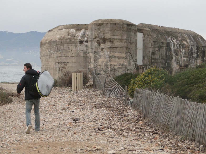 Past the Bunker, Cannes