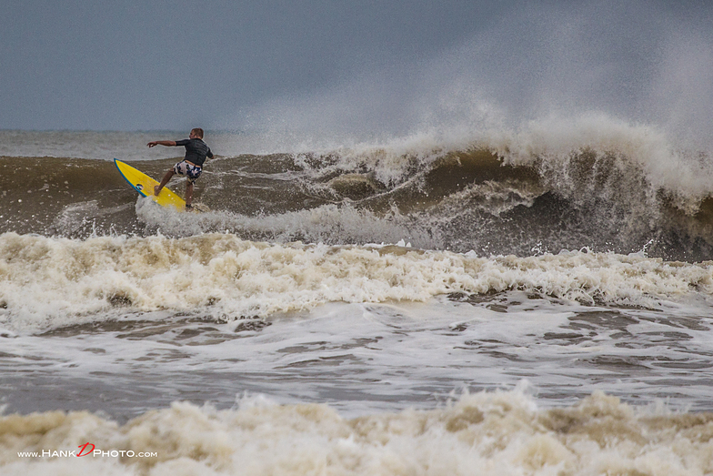 Lone surfer, Non Nuoc