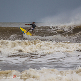 Lone surfer, Non Nuoc