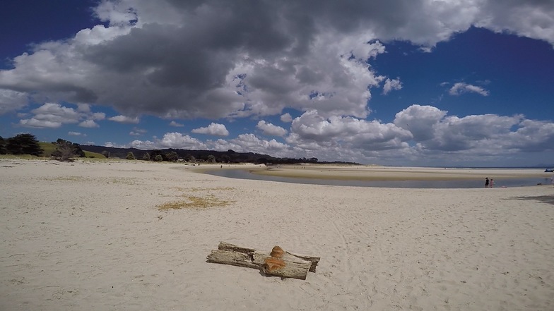 Parkiri, Pakiri beach