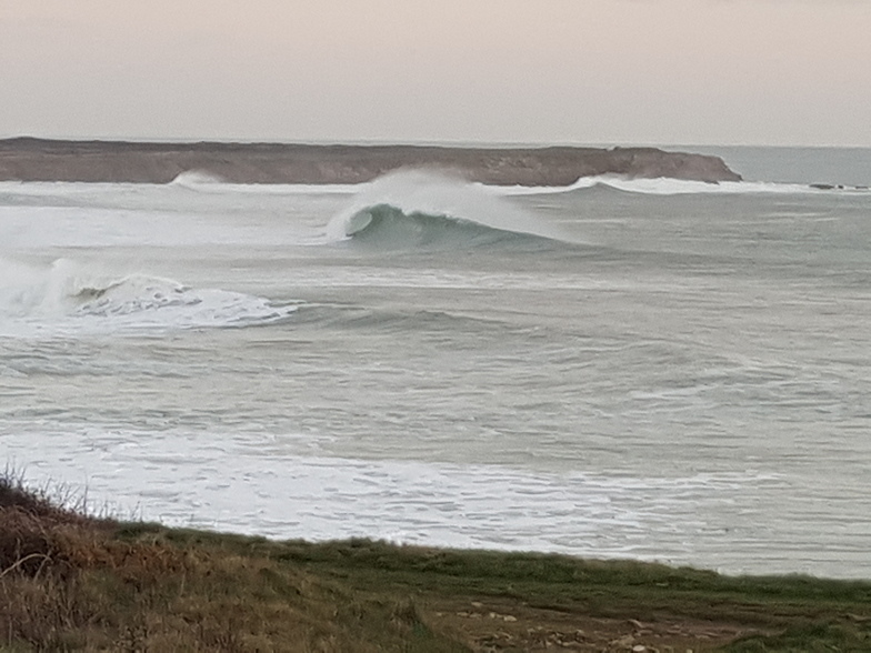 St Tugen surf break