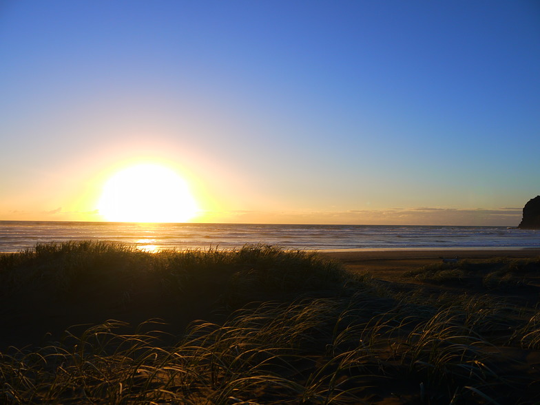 Sunset surf, Bethell's Beach / Te Henga