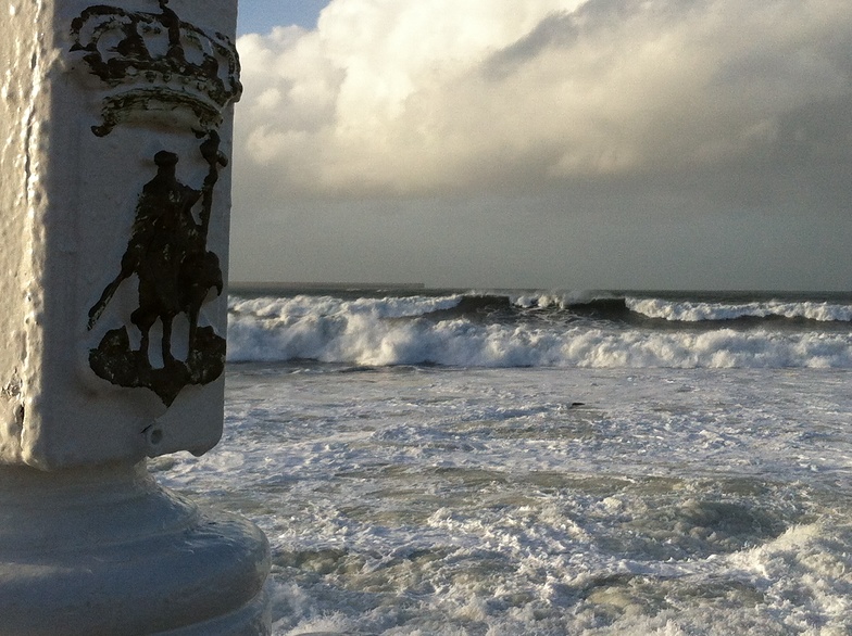 Pelayo y la ola, Playa de San Lorenzo