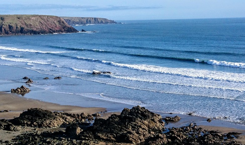 Marloes Sands surf break