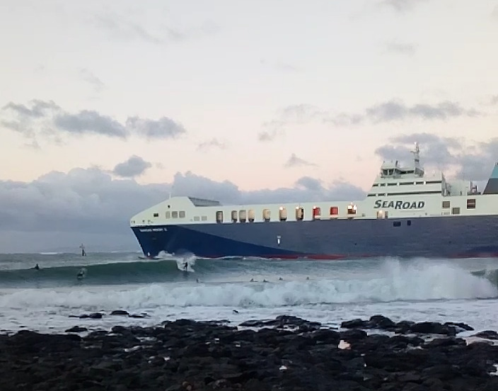 SURFING BY THE SHIP, Devonport Rivermouth