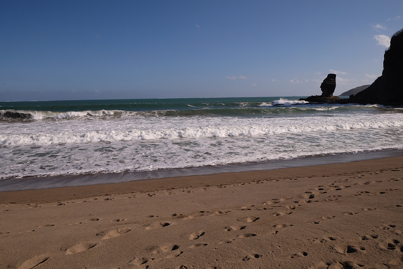 Shorey at Bonhomme de Bourail, La Roche Percee (Bonhomme de Bourail)