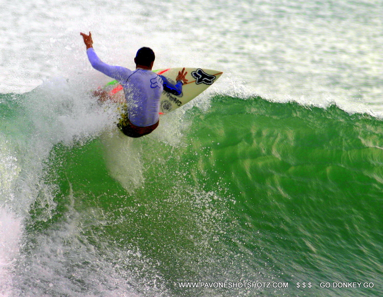 Pavones surf break