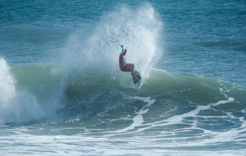 Tabinha surf break