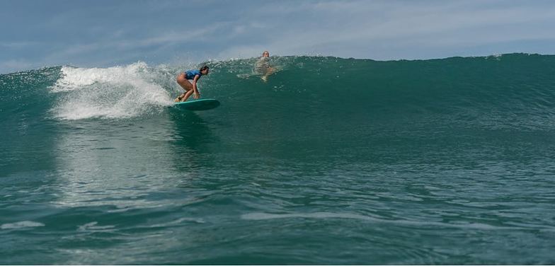 Pura vida surfer, Playa Santa Teresa