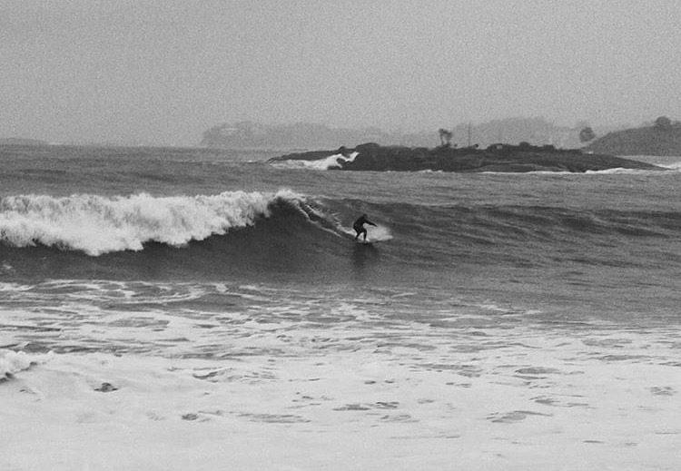 Praia de Camburi surf break