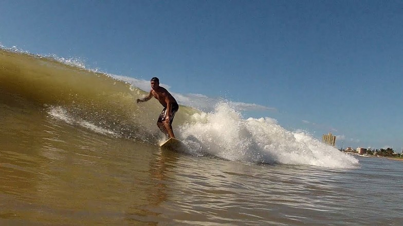 Jacaraipe surf break