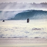 Off shore smoking lefts mid beach, Hapuna