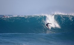 Manuel Selman surfing coco pipe photo