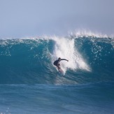 Manuel Selman surfing coco pipe