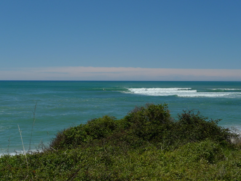 Tuahuru Reefs surf break