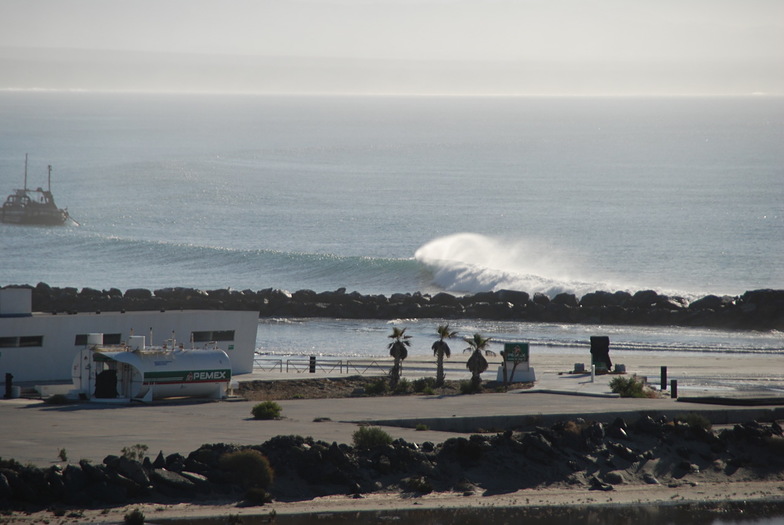 The ghost harbor in high spirits, Punta Santa Rosalillita (The Wall)