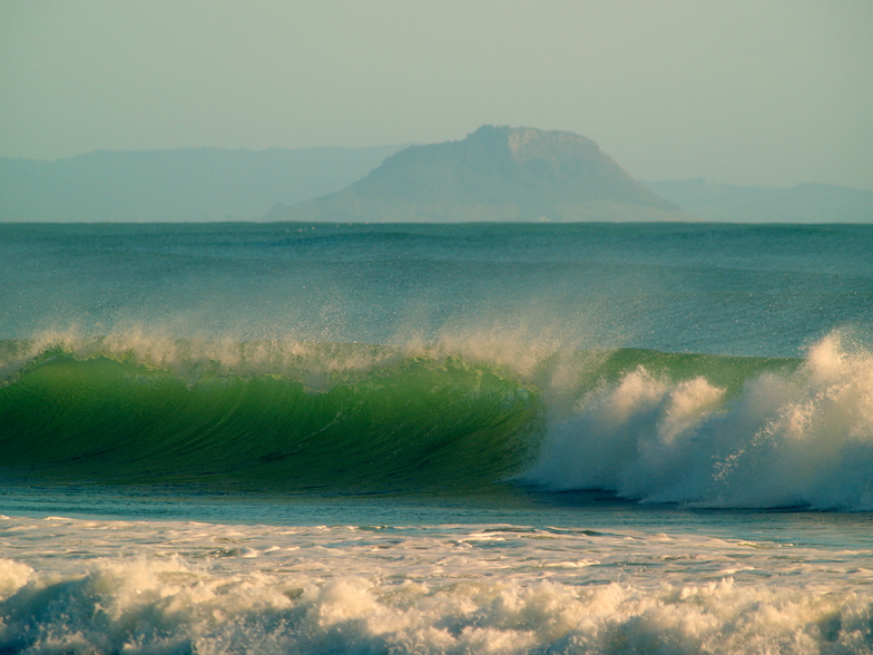 Surfs up, Maketu Bar