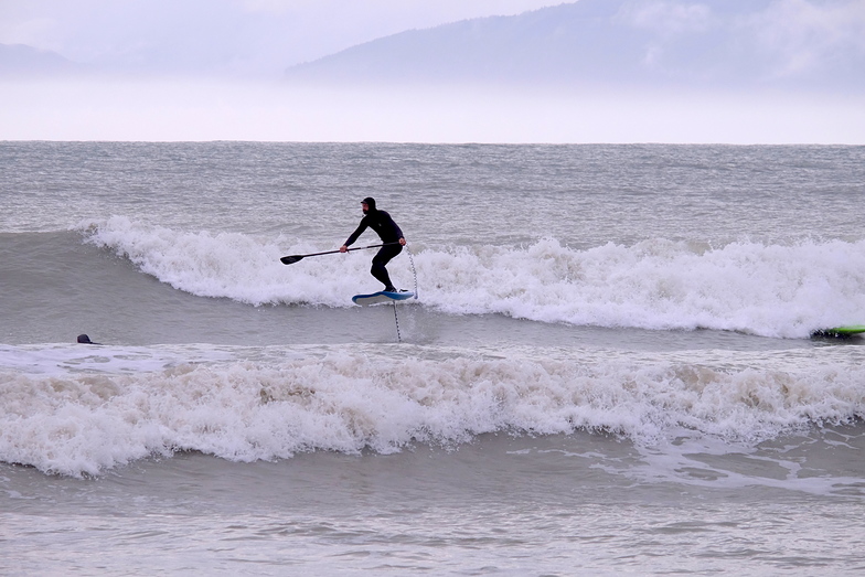 SUP surfing with a foil at Ruby Bay