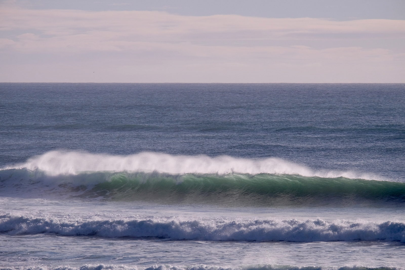 Wharariki set wave, Wharariki Beach