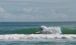 Saxon Wilson decent little tube, Frisco Pier/Cape Hatteras photo