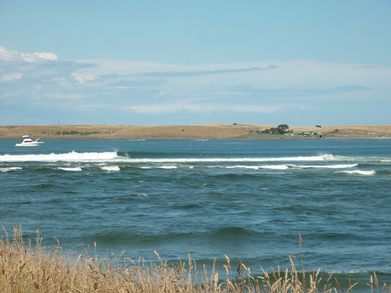 Remarkable Caves surf break