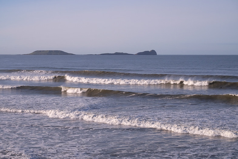 Lovely small autumn swell at Three Peaks, Llangennith