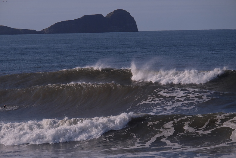 Lovely small autumn swell at Three Peaks, Llangennith