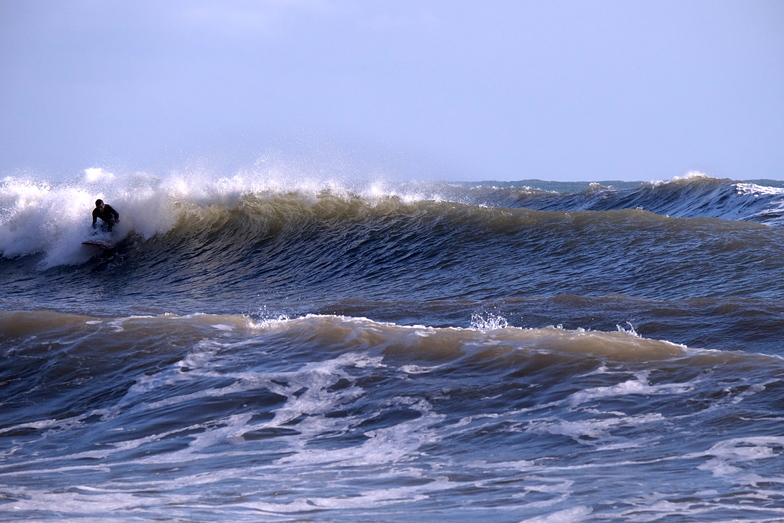 Uncrowded low tide surf at Fall Bay