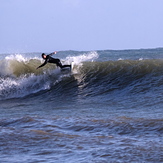 Uncrowded low tide surf at Fall Bay