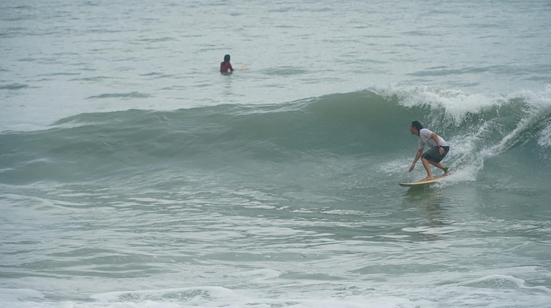 Pantai tengah, Tengah Beach (Bank Negara)