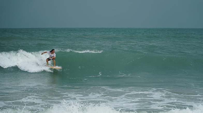 Pantai tengah, Tengah Beach (Bank Negara)