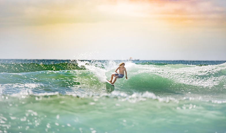 Local surfer KM, Los Veneros