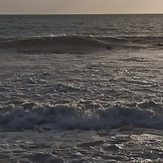 2 surfeurs alone near the rocks, Lesconil