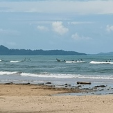 Many surfers at Cape Pakarang Right