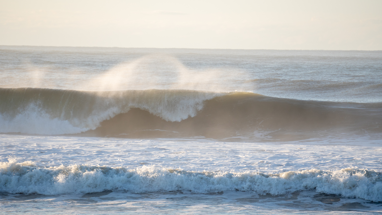 left, Praia de Leste