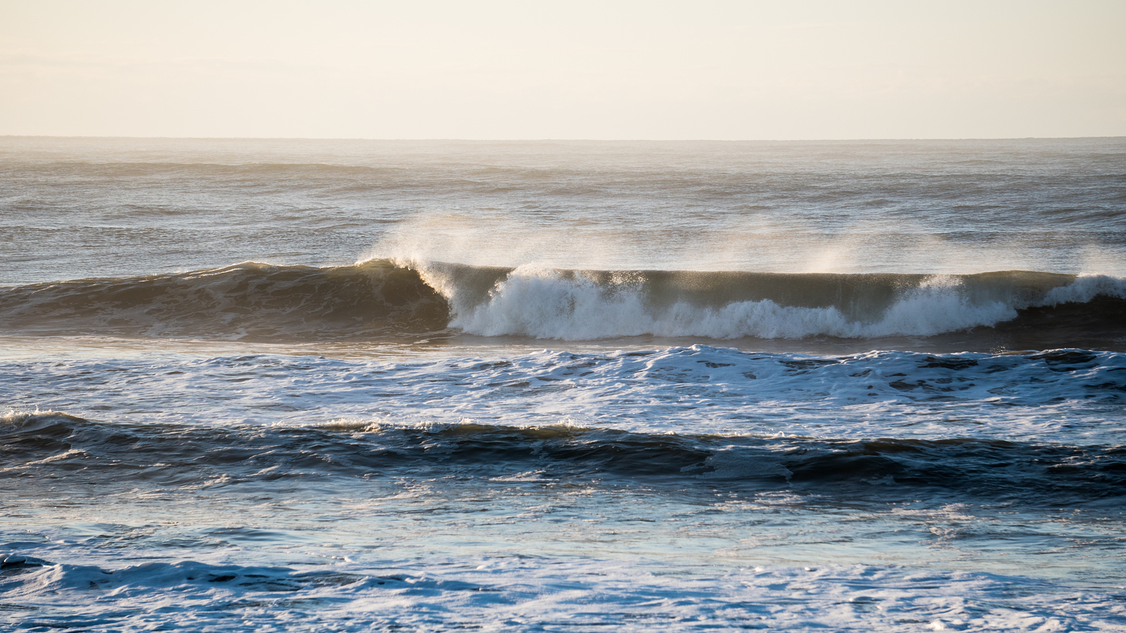 right, Praia de Leste