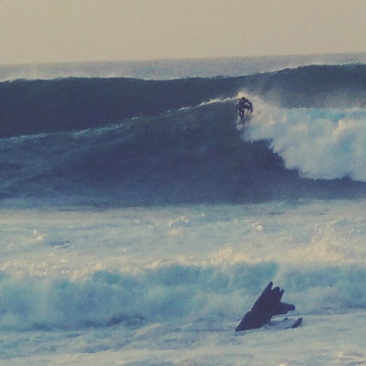 Menakoz surf break