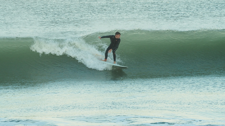 Les Conches surf break