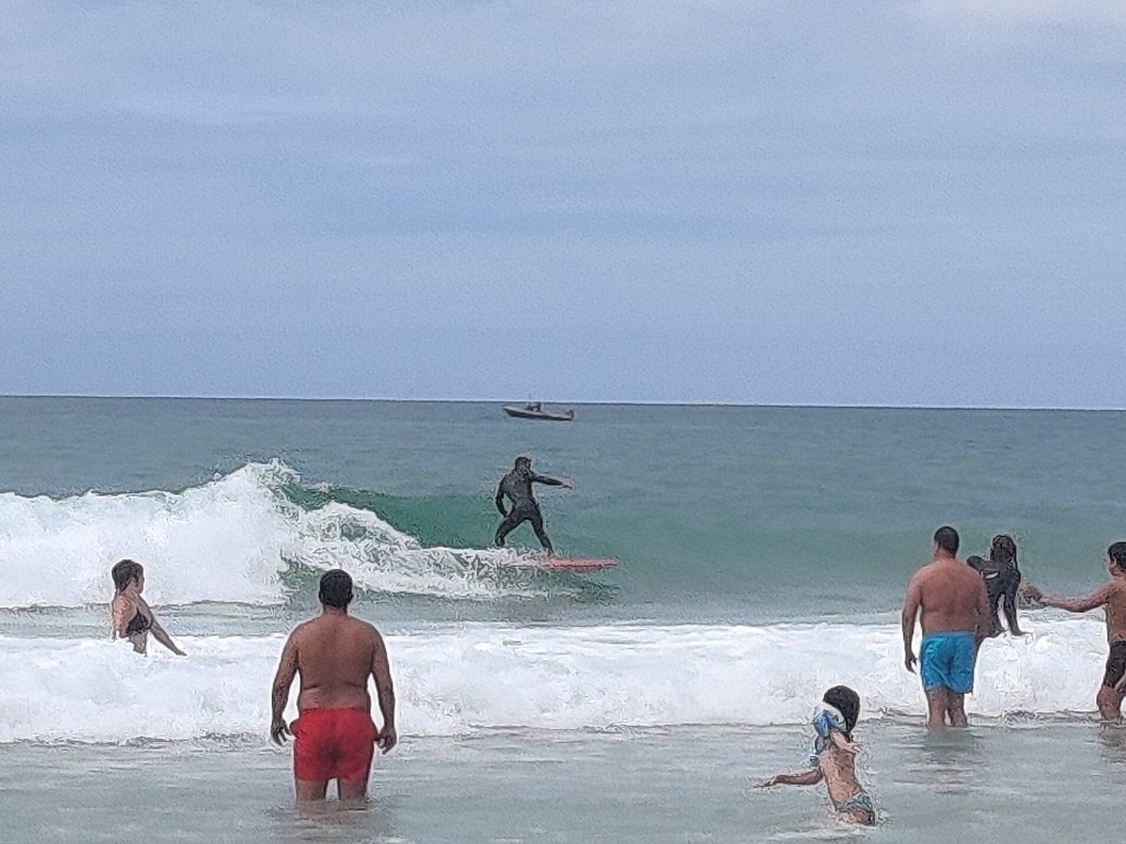 1 meter wave surfing at Paredes da Vitória, Praia Paredes