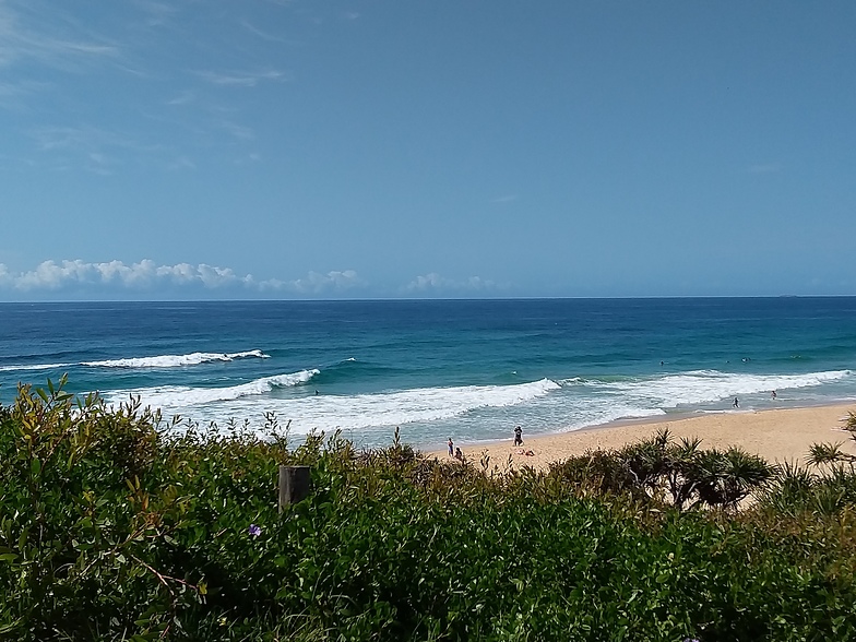 Saturday surf, Yaroomba Beach