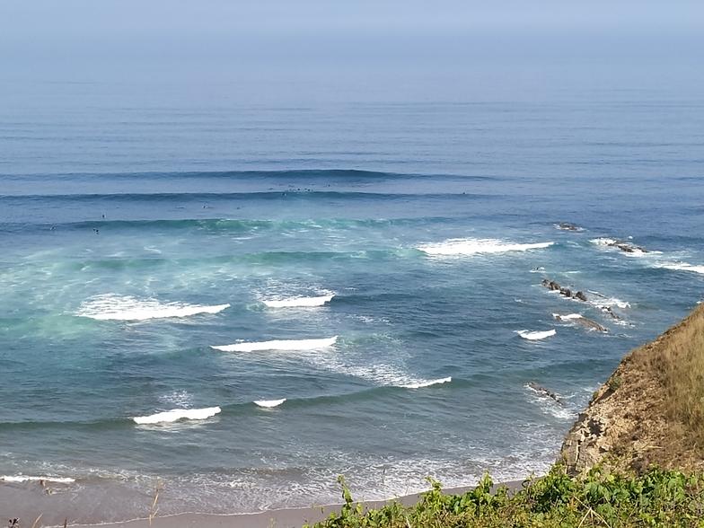 Set approaching in "Triangular" point (right part of Salvaje beach), Barinatxe - La Salvaje