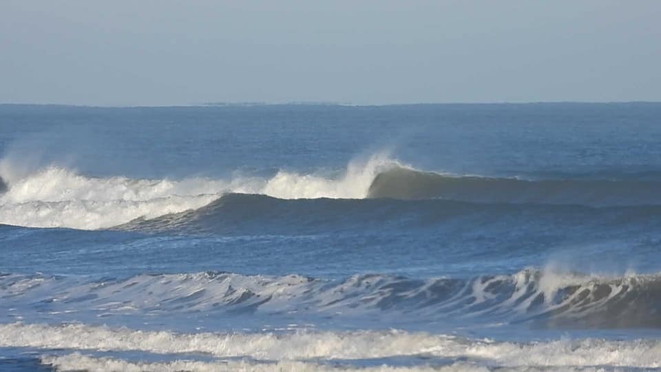 Big lefts, shoulder to head high sets, Foxton Beach