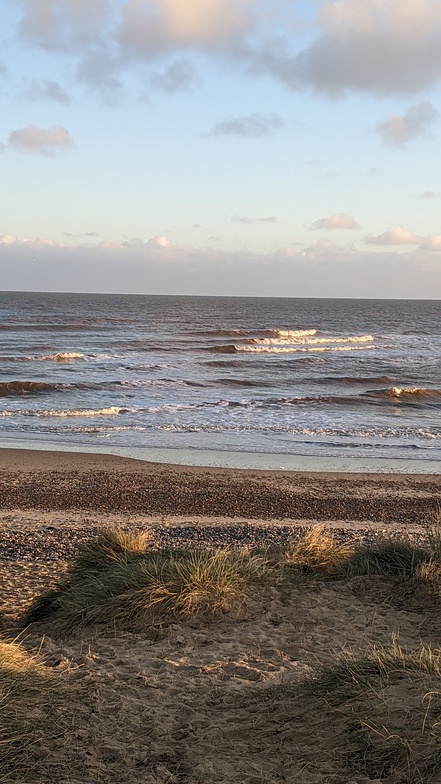 Autumn swell hits the sandbanks at Walbs, Walberswick