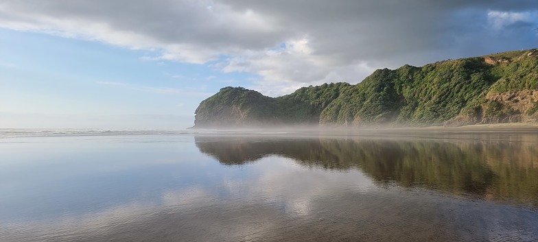 Piha North surf break