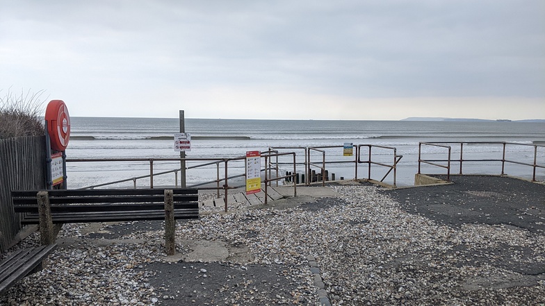 Groundswell, low-mid tide on the push, East Wittering