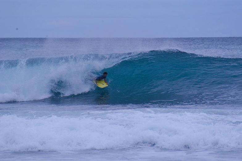 Aviones surf break