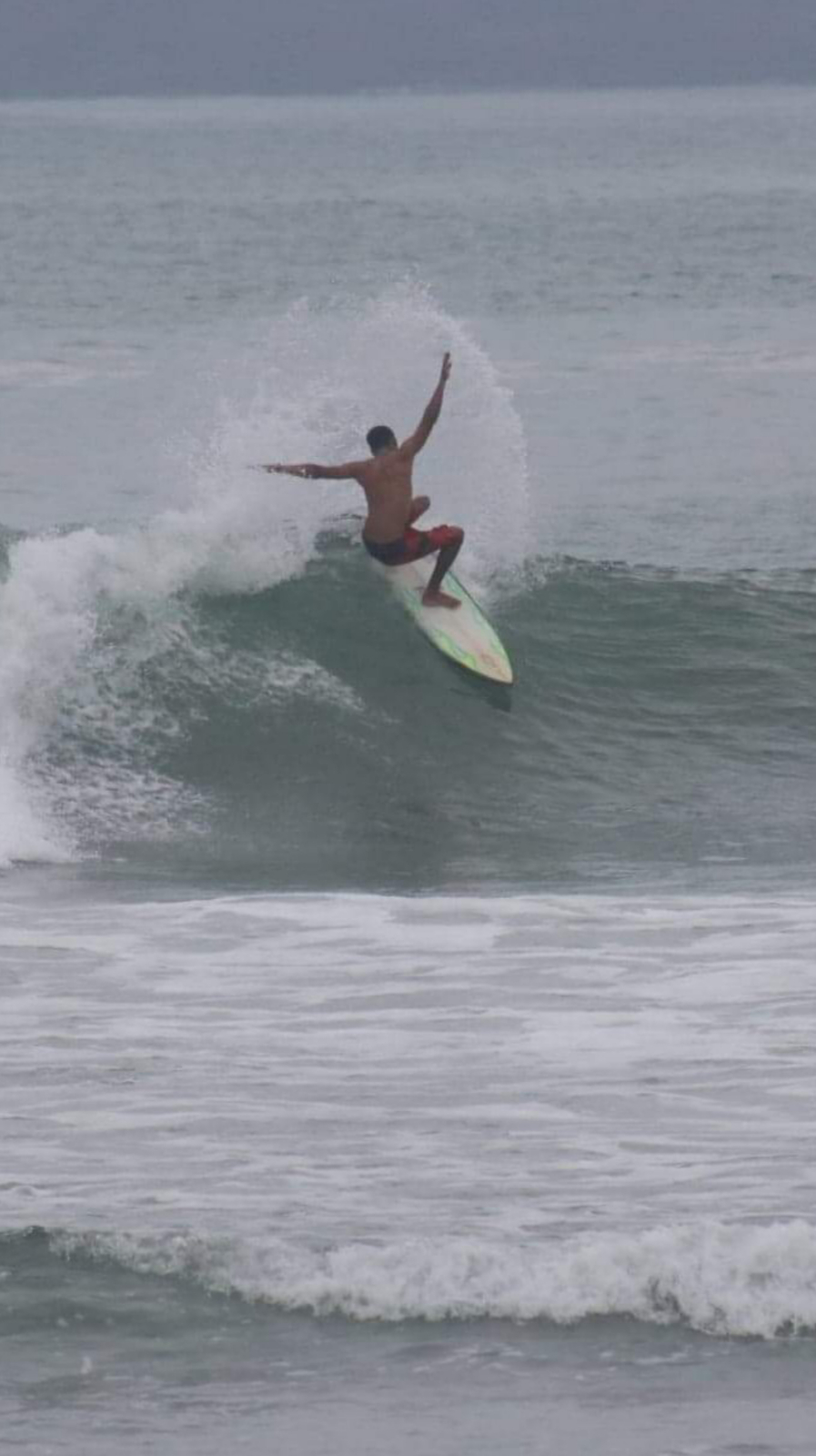 Surfeando en los Pinos 