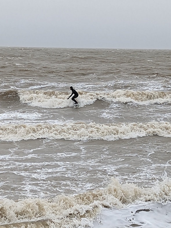 Seb Bearfield looks down the line, Walton-On-The-Naze