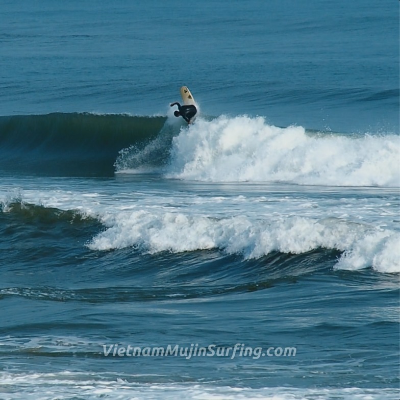 Cue Dai Beach surf break