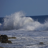 Waves Break in Paraiso, El Paraiso